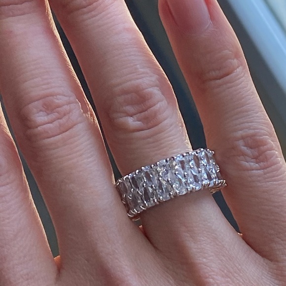 New Beautiful Silver color Diamonds Ring - Picture 9 of 10